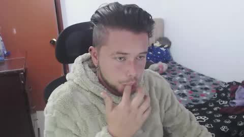 Snapshot of johanleonsweetboy chatting on April 19, 2026, 5:34 pm JOHAN independient model online show from April 19, 2026, 5:34 pm