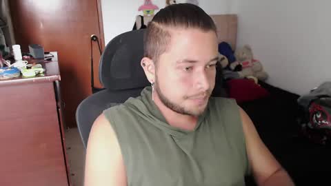 Snapshot of johanleonsweetboy chatting on May 15, 2026, 8:49 pm JOHAN independient model online show from May 15, 2026, 8:49 pm
