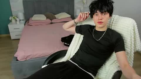 Snapshot of john_arthurs chatting on September 13, 2025, 9:58 pm John online show from September 13, 2025, 9:58 pm