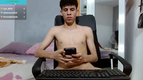 john_ssnow29 online show from January 3, 2025, 12:33 am