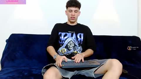 john_ssnow29 online show from September 14, 2025, 11:31 am