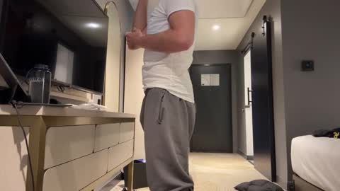 J online show from October 27, 2025, 12:53 pm