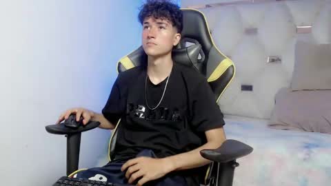 Snapshot of johnny_cagee chatting on November 11, 2025, 4:45 am johnny_cagee online show from November 11, 2025, 4:45 am