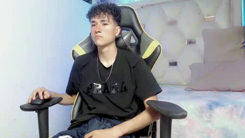 Snapshot of johnny_cagee chatting on November 12, 2025, 5:08 am johnny_cagee online show from November 12, 2025, 5:08 am