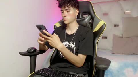 Snapshot of johnny_cagee chatting on November 13, 2025, 4:11 am johnny_cagee online show from November 13, 2025, 4:11 am