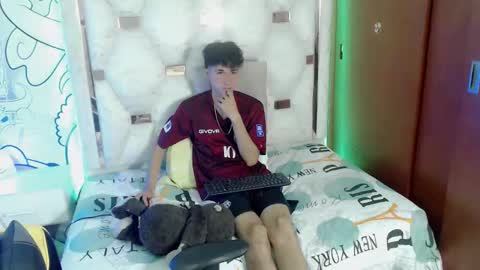 Snapshot of johnny_cagee chatting on November 16, 2025, 4:18 am johnny_cagee online show from November 16, 2025, 4:18 am