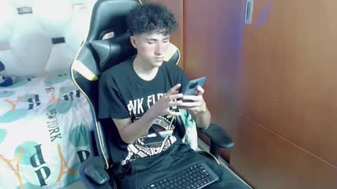 Snapshot of johnny_cagee chatting on November 18, 2025, 3:34 am johnny_cagee online show from November 18, 2025, 3:34 am