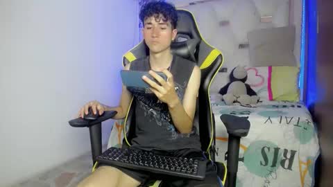 Snapshot of johnny_cagee chatting on November 24, 2025, 5:40 am johnny_cagee online show from November 24, 2025, 5:40 am