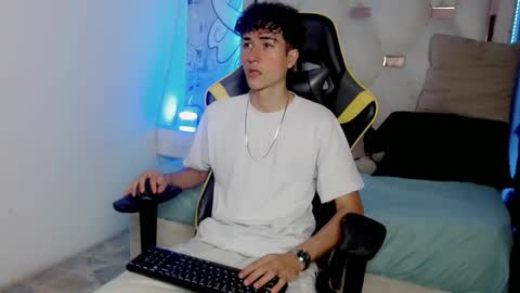 Snapshot of johnny_cagee chatting on December 14, 2025, 4:07 am johnny_cagee online show from December 14, 2025, 4:07 am