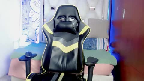 Snapshot of johnny_cagee chatting on December 15, 2025, 3:33 am johnny_cagee online show from December 15, 2025, 3:33 am