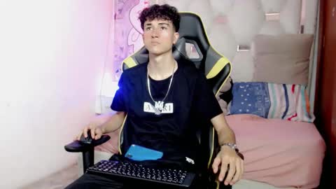 Snapshot of johnny_cagee chatting on December 18, 2025, 3:23 am johnny_cagee online show from December 18, 2025, 3:23 am