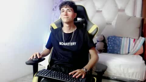 Snapshot of johnny_cagee chatting on December 20, 2025, 5:03 am johnny_cagee online show from December 20, 2025, 5:03 am