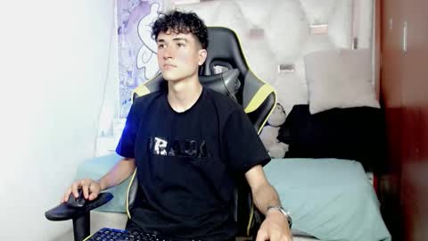 Snapshot of johnny_cagee chatting on January 6, 2026, 4:05 am johnny_cagee online show from January 6, 2026, 4:05 am