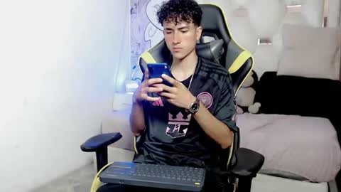 Snapshot of johnny_cagee chatting on January 7, 2026, 4:04 am johnny_cagee online show from January 7, 2026, 4:04 am