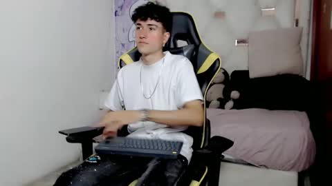 Snapshot of johnny_cagee chatting on January 8, 2026, 3:42 am johnny_cagee online show from January 8, 2026, 3:42 am