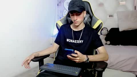 Snapshot of johnny_cagee chatting on January 12, 2026, 3:23 am johnny_cagee online show from January 12, 2026, 3:23 am