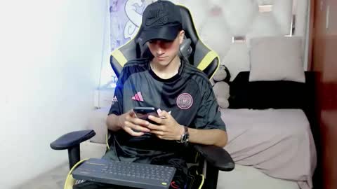 Snapshot of johnny_cagee chatting on January 13, 2026, 3:34 am johnny_cagee online show from January 13, 2026, 3:34 am