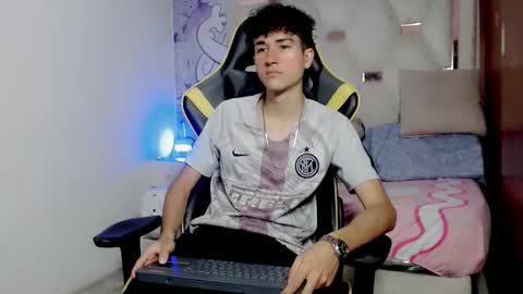 Snapshot of johnny_cagee chatting on January 16, 2026, 3:43 am johnny_cagee online show from January 16, 2026, 3:43 am