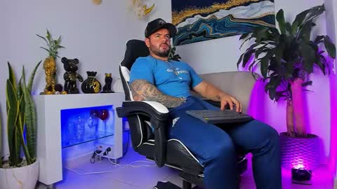 Snapshot of johnnygrayson_ chatting on January 18, 2026, 12:14 am JOHNNY online show from January 18, 2026, 12:14 am