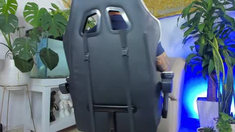 JOHNNY online show from April 8, 2026, 2:11 am