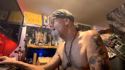 johnnyshung1 online show from December 2, 2024, 11:12 am