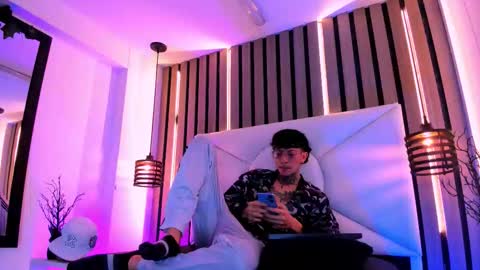 johnsonisaac94  online show from September 17, 2025, 1:29 am