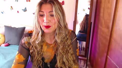 Snapshot of jolie_mature_ chatting on January 2, 2025, 8:35 pm Jolie Mature online show from January 2, 2025, 8:35 pm