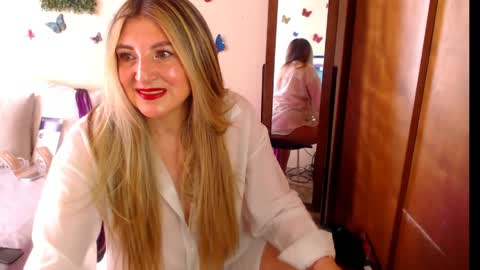 Jolie Mature online show from June 3, 2026, 9:09 pm