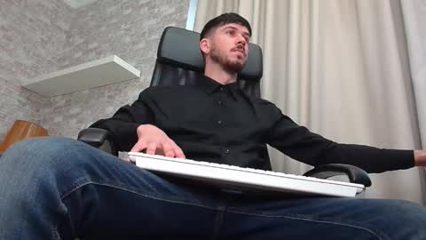 Snapshot of jonahshaw chatting on November 2, 2025, 5:10 am JonahShaw online show from November 2, 2025, 5:10 am