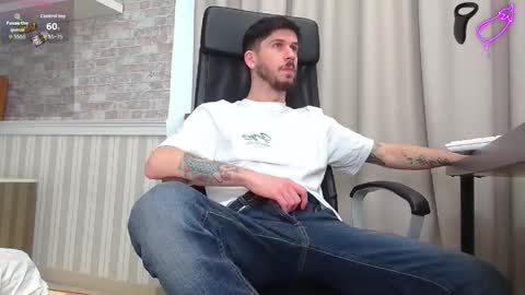 Snapshot of jonahshaw chatting on November 11, 2025, 5:40 am JonahShaw online show from November 11, 2025, 5:40 am