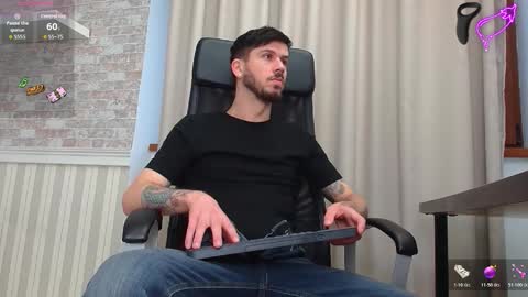 Snapshot of jonahshaw chatting on November 15, 2025, 5:27 am JonahShaw online show from November 15, 2025, 5:27 am