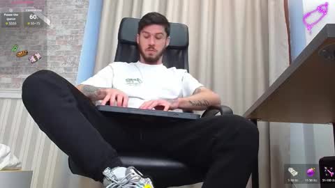 Snapshot of jonahshaw chatting on November 21, 2025, 5:28 am JonahShaw online show from November 21, 2025, 5:28 am