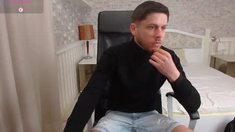 Snapshot of jonahshaw chatting on April 30, 2026, 5:03 am JonahShaw online show from April 30, 2026, 5:03 am