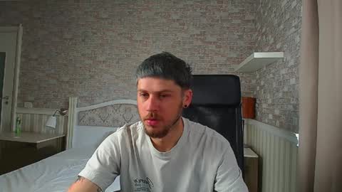Snapshot of jonahshaw chatting on June 1, 2026, 4:14 am JonahShaw online show from June 1, 2026, 4:14 am