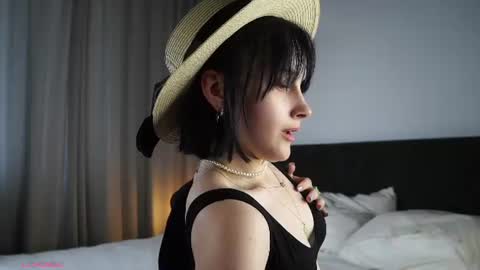 Snapshot of jonnienita chatting on June 26, 2026, 12:53 pm Alice online show from June 26, 2026, 12:53 pm