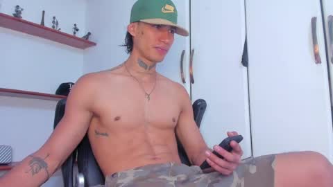 Snapshot of jonryder_ chatting on May 18, 2026, 12:51 am Ryder Jon online show from May 18, 2026, 12:51 am