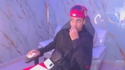 jose_sexycumm online show from October 8, 2025, 7:33 pm