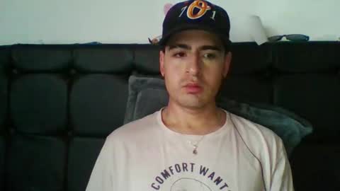 josux8 online show from November 7, 2025, 6:41 pm