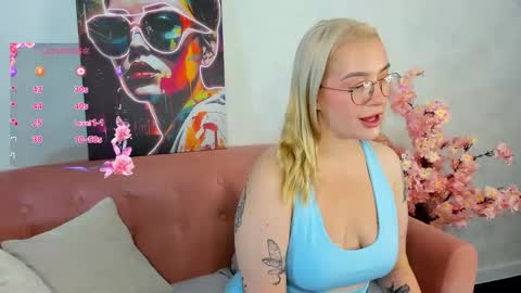 Snapshot of joyfuljasmine chatting on September 30, 2025, 12:26 am Vickie online show from September 30, 2025, 12:26 am