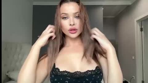 Jennie and Sophia online show from October 9, 2025, 10:24 am