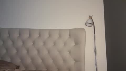 Jennie and Sophia online show from October 28, 2025, 6:32 pm