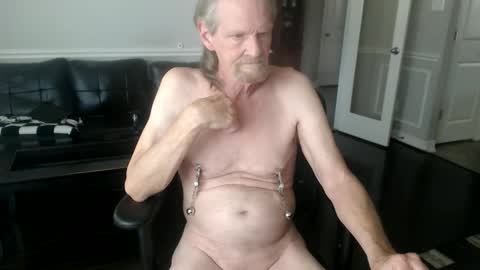 jtull52 online show from April 19, 2026, 11:18 pm