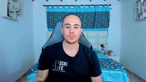 Snapshot of juan__jimenez chatting on February 12, 2025, 12:48 am Juan online show from February 12, 2025, 12:48 am