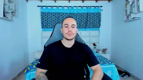 Snapshot of juan__jimenez chatting on February 18, 2025, 12:37 am Juan online show from February 18, 2025, 12:37 am