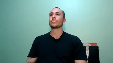 Snapshot of juan__jimenez chatting on February 18, 2025, 11:22 am Juan online show from February 18, 2025, 11:22 am