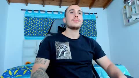 Snapshot of juan__jimenez chatting on February 21, 2025, 1:44 am Juan online show from February 21, 2025, 1:44 am