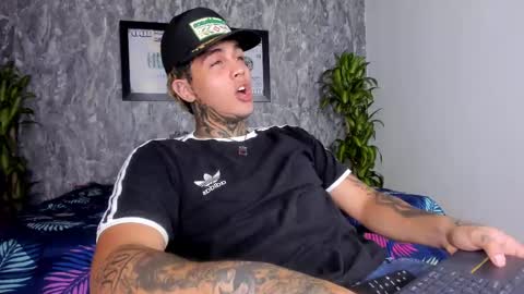 juan_alvarez18 online show from February 18, 2025, 4:15 am