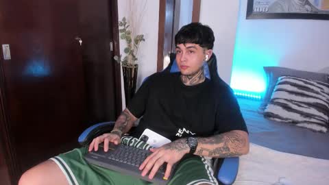 juan_alvarez18 online show from September 12, 2025, 3:06 am