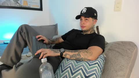 juan_alvarez18 online show from September 13, 2025, 3:17 am