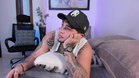 juan_alvarez18 online show from October 2, 2025, 3:13 am